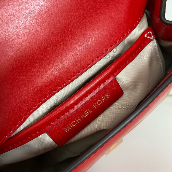 Super cute Micheal Kors purse with longer strap - Picture 7 of 8